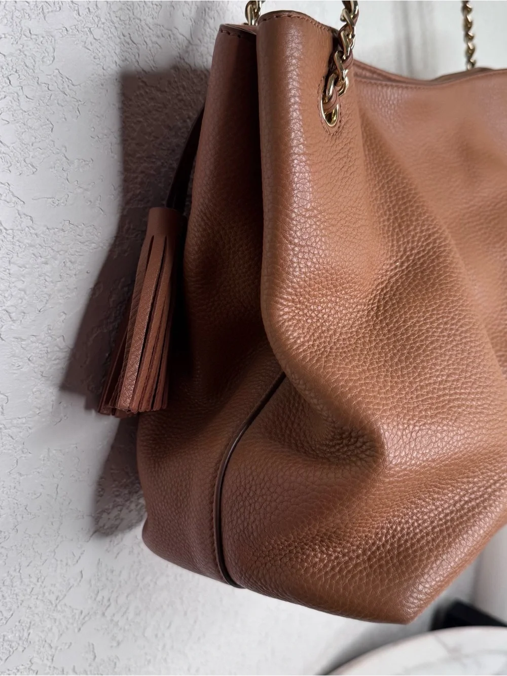 Tory Burch tassel tote,Pebbled Leather,beautiful condition,whip stitch logo,